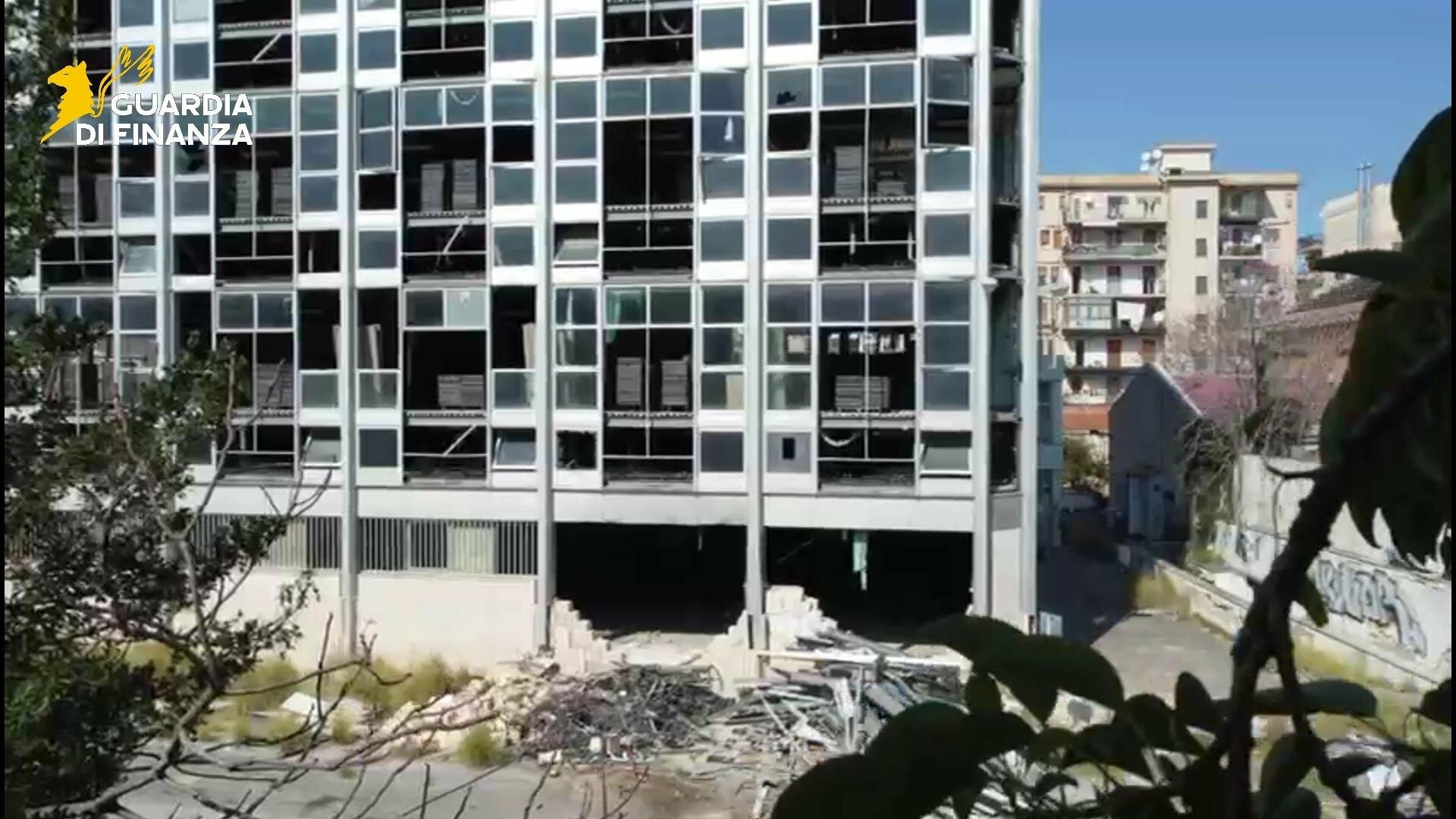 Bonifica amianto non a norma: sequestrato edificio