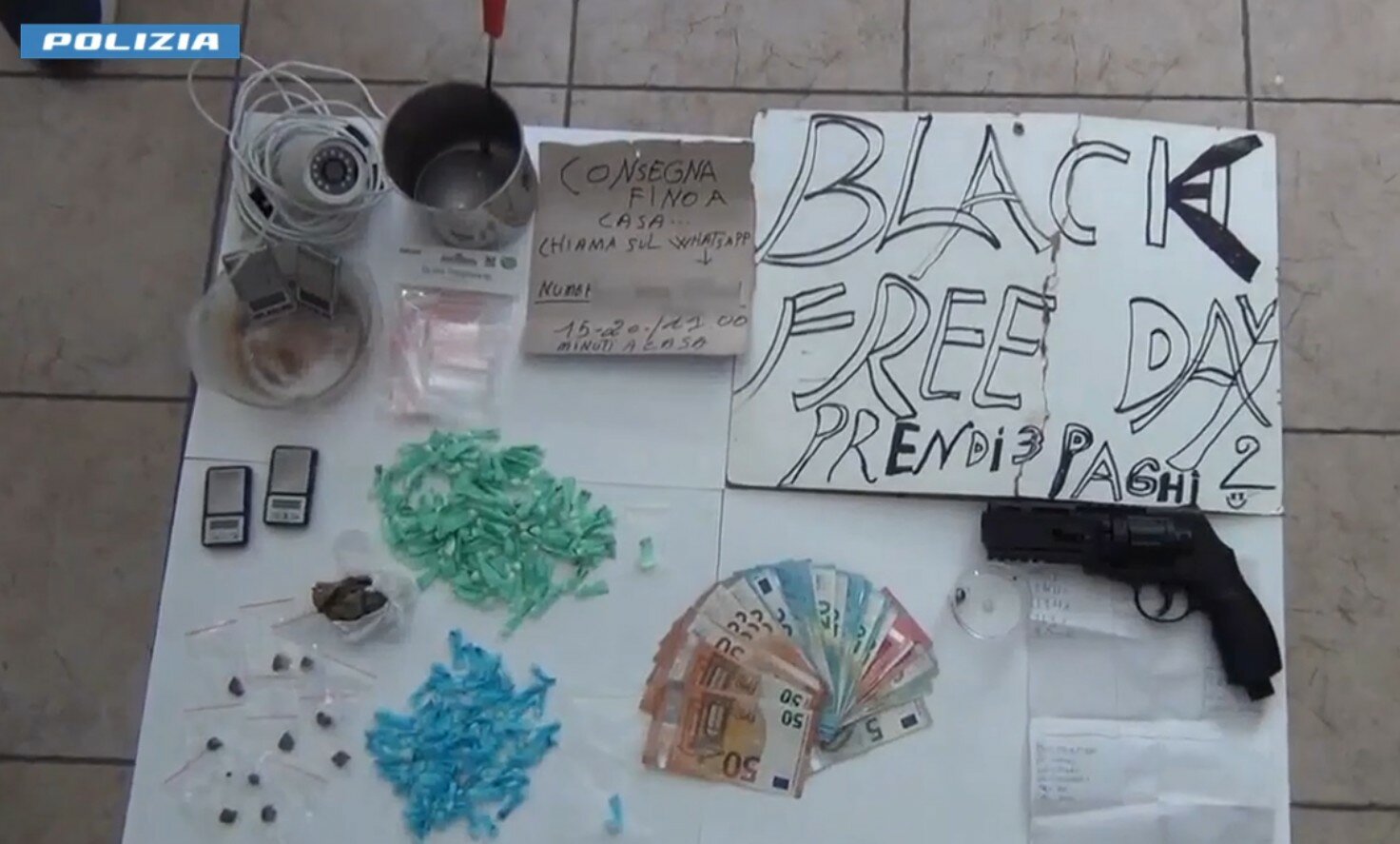 Droga in offerta e consegne a domicilio: 3 arresti