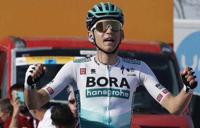 Giro: sull'Etna vince il tedesco Kamna