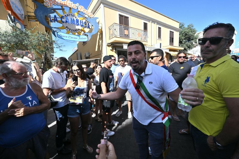 Lampedusa smuove pure von der Leyen e Meloni