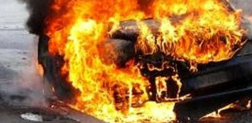 Macchina in fiamme: 5 feriti e A19 chiusa