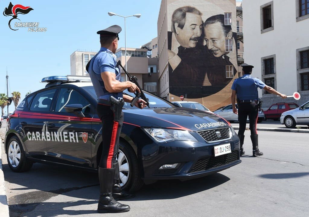 Rubano auto ma restano in panne durante la fuga