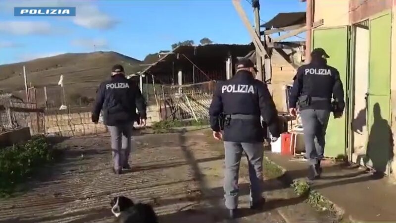 Blitz nisseno tra caporalato e corse clandestine