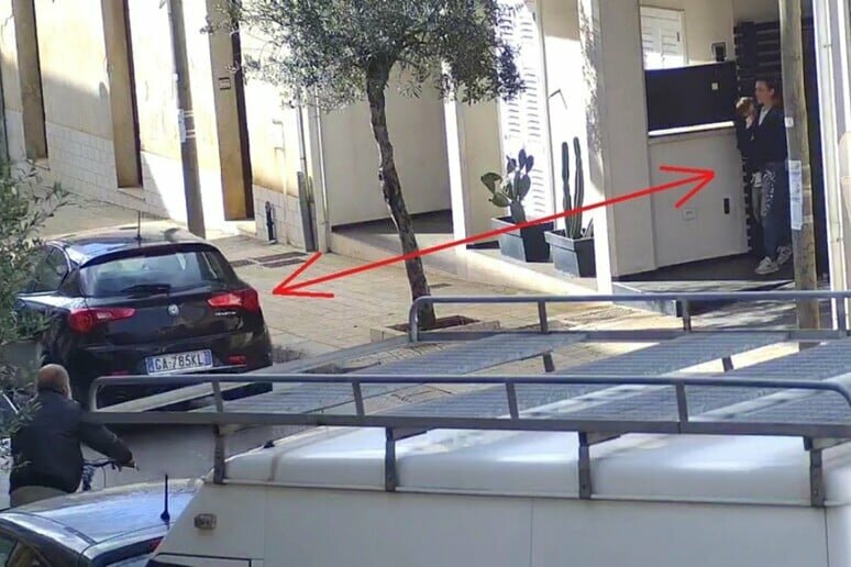 Postina del boss pu&ograve; tenere la figlia con lei