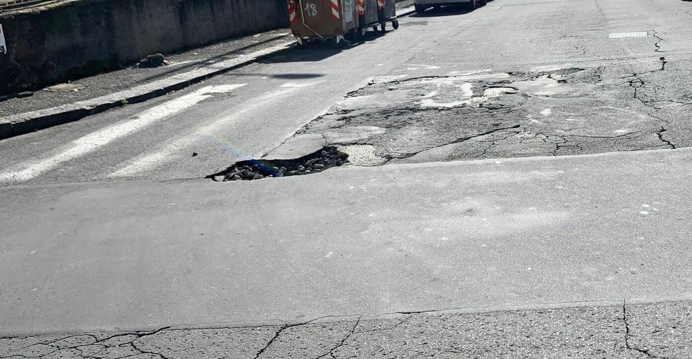 "Catania è piena di voragini" "Catania è piena di voragini"