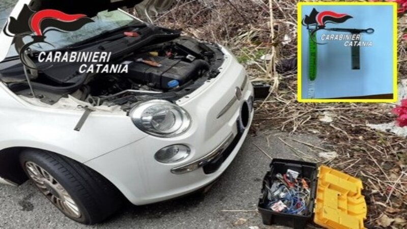 Sorpresi a smontare una Fiat 500 rubata