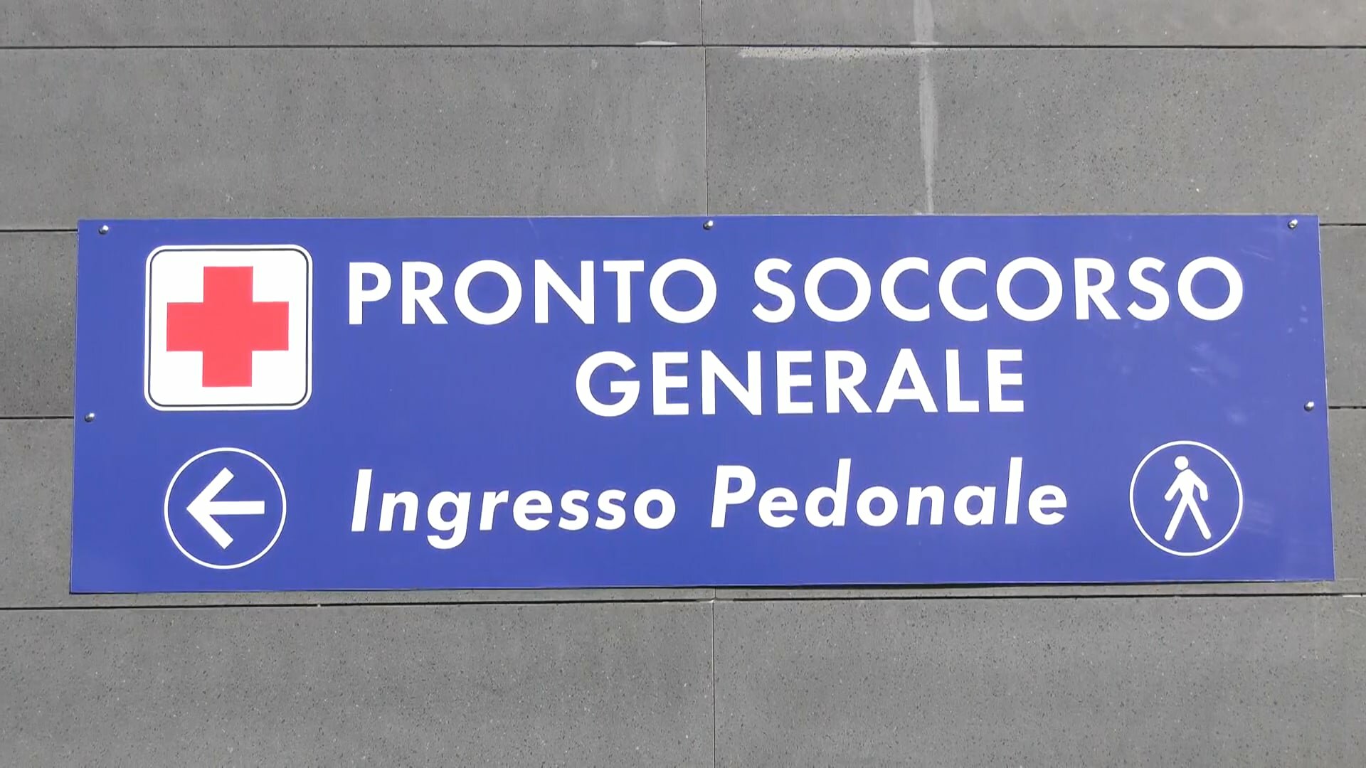 Infermiere del San Marco si becca un pugno
