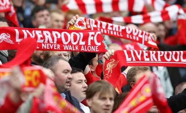 Atterraggio d'emergenza: salvato tifoso del Liverpool