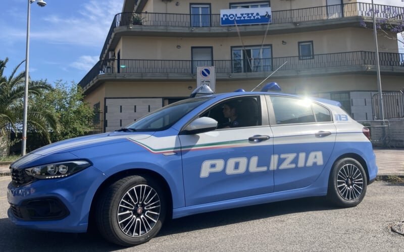 La madre gli nega i soldi per il crack e l'accoltella