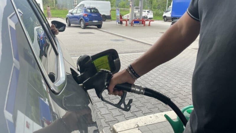 Pieno benzina, stangata in Sicilia: +2 euro in 7 giorni