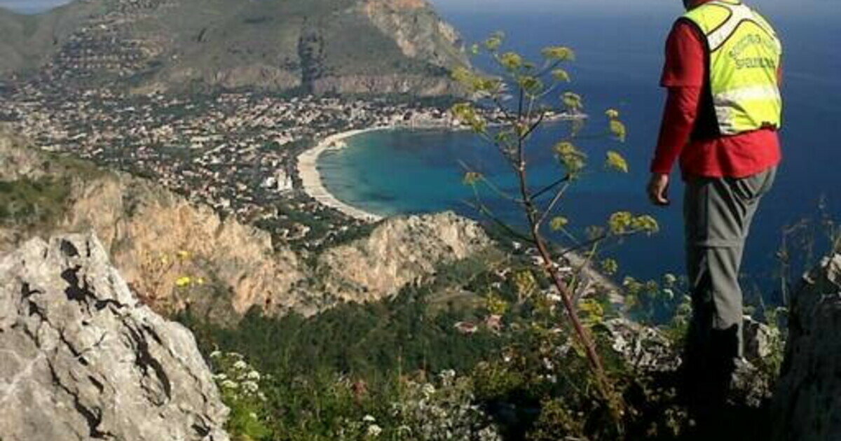 Cadavere nel burrone davanti al belvedere