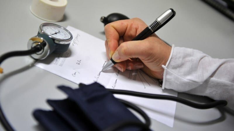 Catania, le prescrizioni non le faceva il medico