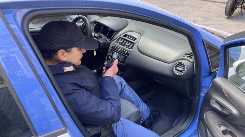 Catania, trovato dentro l'auto rubata