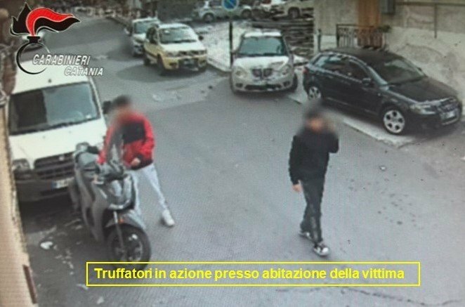 La truffa del finto carabiniere dura poco: subito presi due catanesi