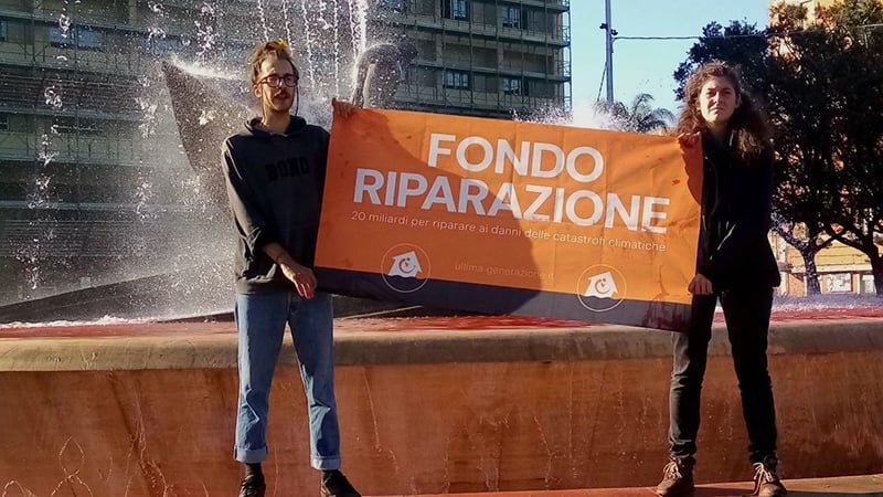 Fontana 'rossa' in piazza Verga