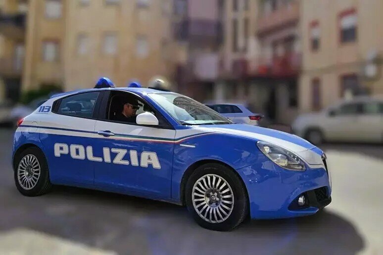 Accoltellata dal marito si difende e lo uccide