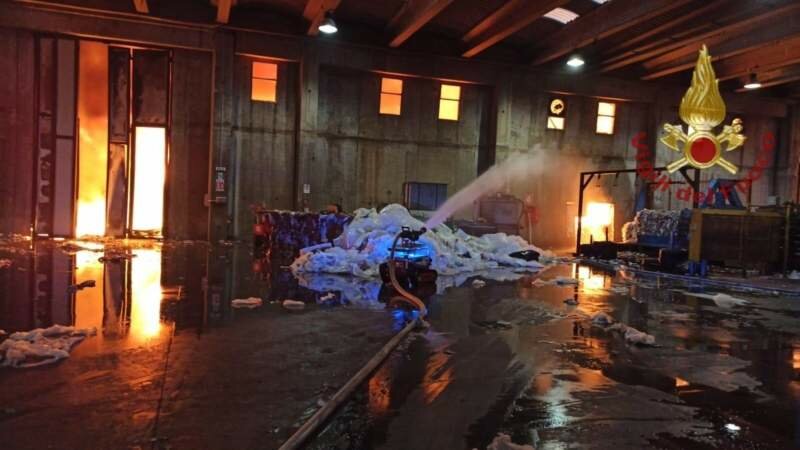 Plastica a fuoco alla Ecomac