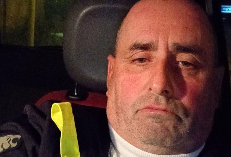 Il trattore si ribalta, muore schiacciato