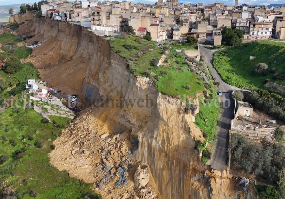 'Niscemi: la frana avanza, alcune case non recuperabili' - Video col drone 'Niscemi: la frana avanza, alcune case non recuperabili' - Video col drone
