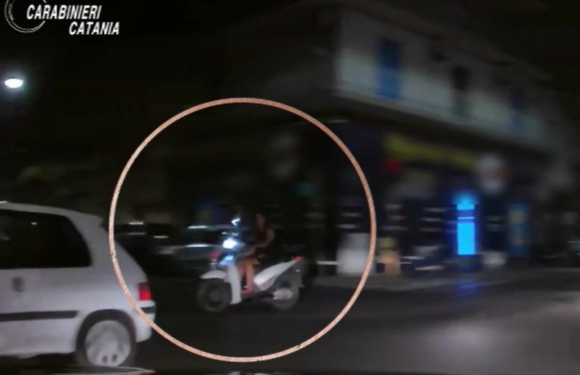 Catania: scappa con lo scooter rubato, ma non va lontano VIDEO