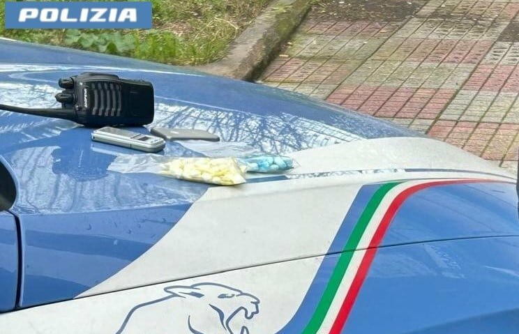 Catania: 17enne beccato a spacciare crack
