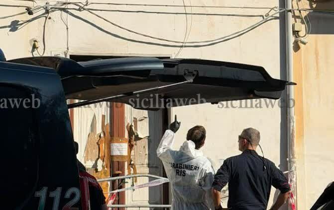 Tracce sotto le unghie e l'ipotesi strangolamento: il giallo Noemi al vaglio dei Ris Tracce sotto le unghie e l'ipotesi strangolamento: il giallo Noemi al vaglio dei Ris