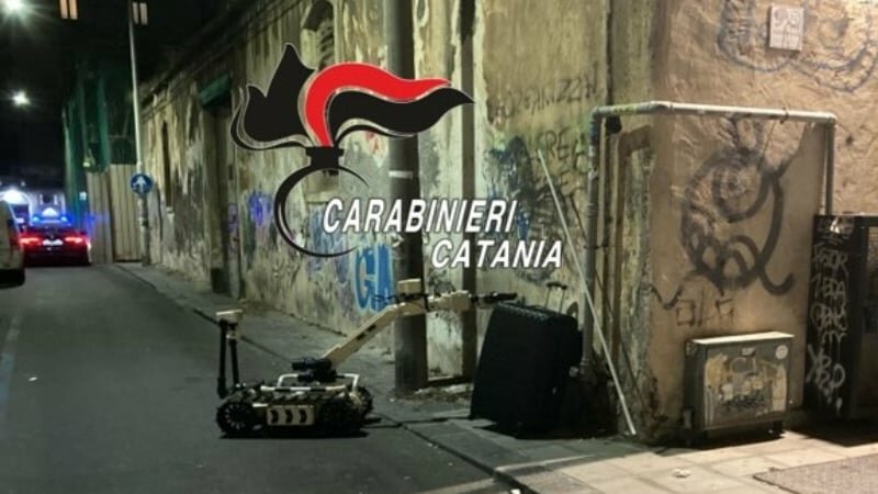 Valigia sospetta a Catania: spunta il robot