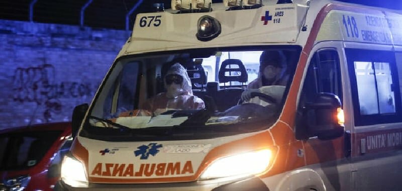 Auto contro un muro, muore a 23 anni Auto contro un muro, muore a 23 anni