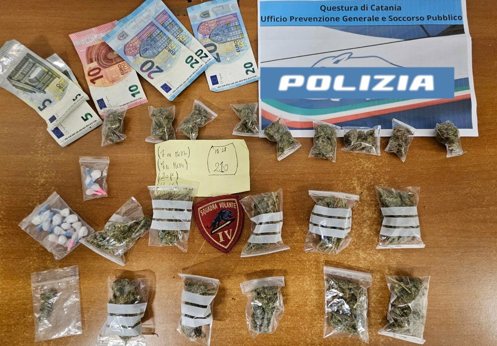 Spacciava in scooter senza patente e assicurazione
