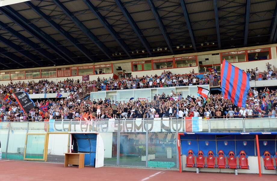 Catania, slitta il debutto casalingo