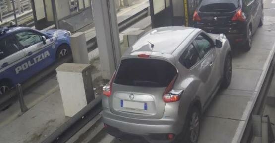 Ripulivano soldi sporchi nelle casse automatiche dei caselli della A18