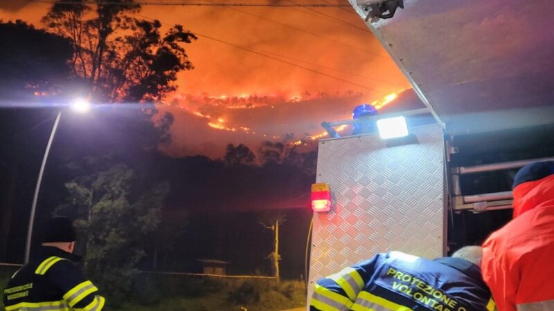 Rogo nel Trapanese, minacciate case e hotel