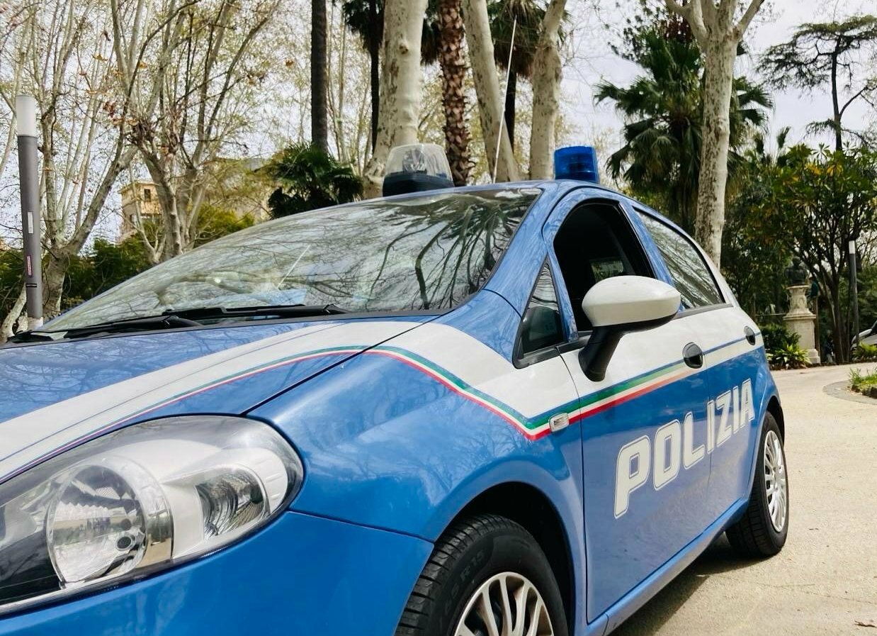 Rapinano passante in via Etnea: subito arrestati Rapinano passante in via Etnea: subito arrestati
