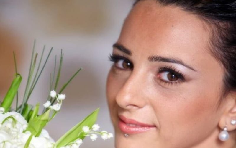 Auto contro muro: muore carbonizzata