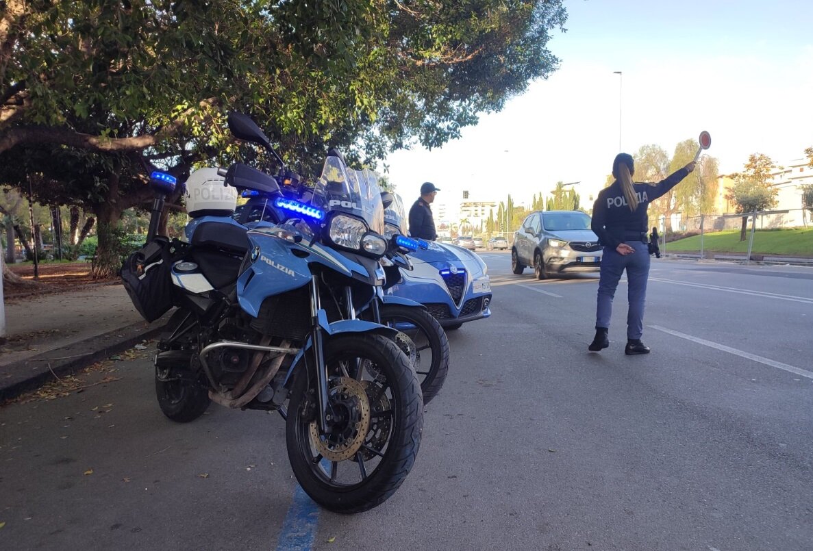 Catania: beccati alla guida col cellulare in mano