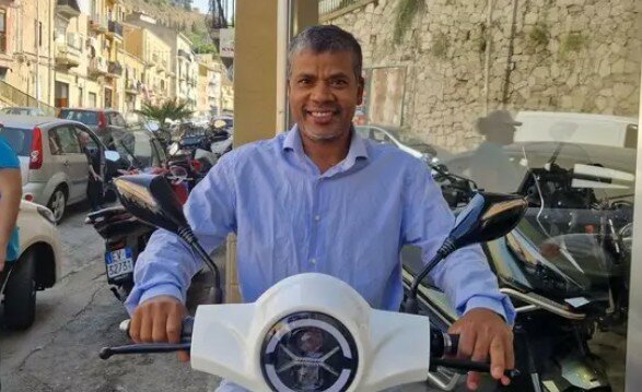 Gli rubano lo scooter, la citt&agrave; glielo ricompra