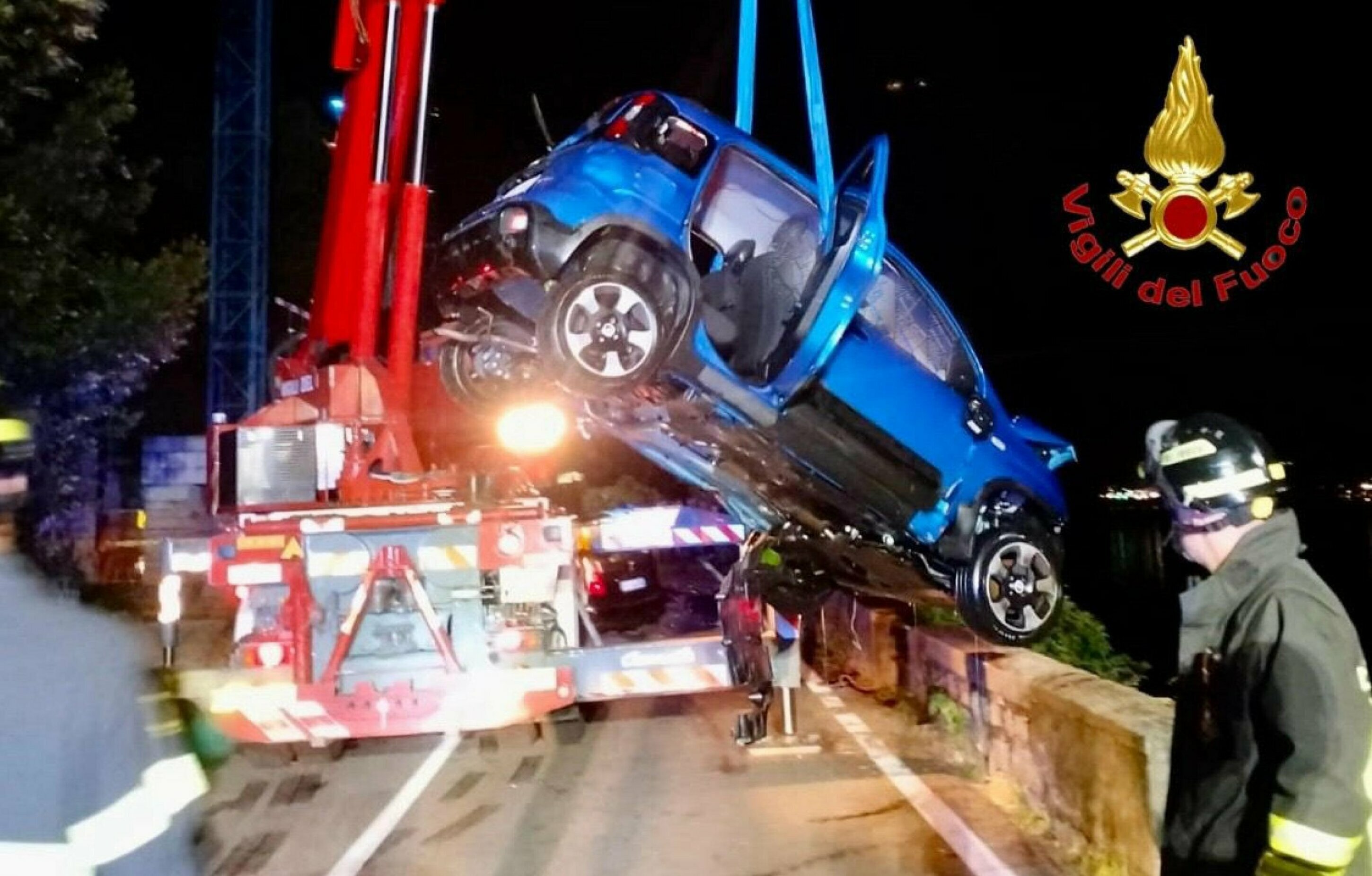 L'auto finisce nel lago dopo uno scontro, morto 37enne