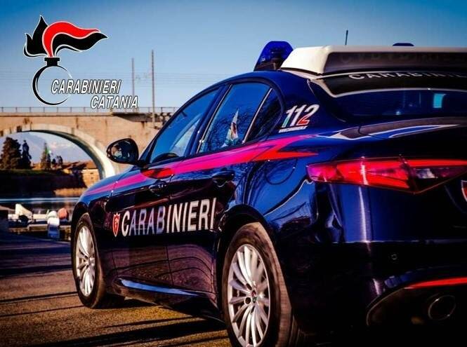 Spacca i vetri di tre auto per un magro bottino Spacca i vetri di tre auto per un magro bottino