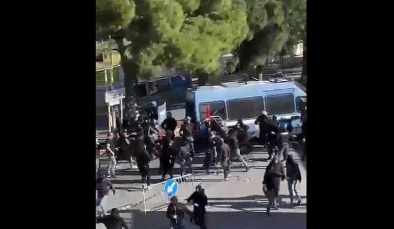 Scontri tra tifoserie a Vittoria: agente ferito