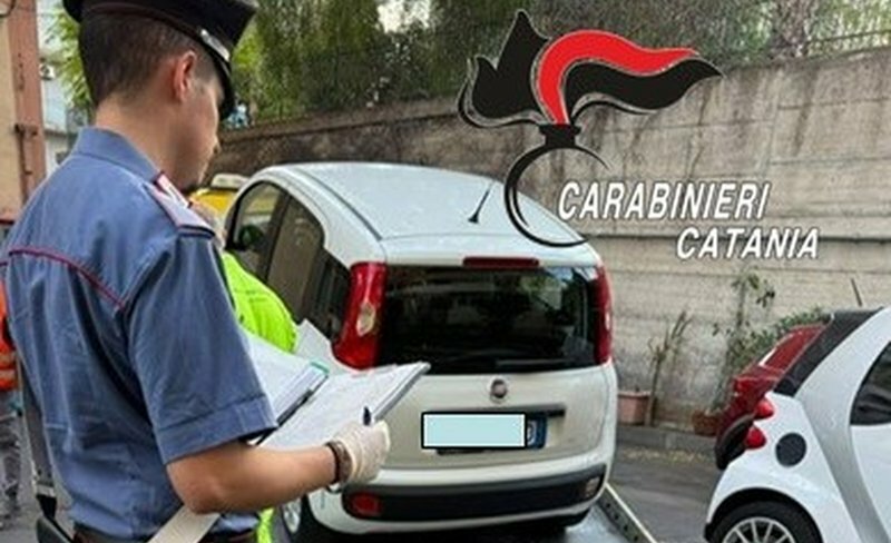 Catania: nel cortile 4 auto rubate
