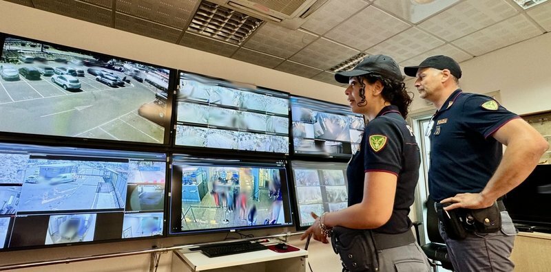 Fermato sul volo per Roma con orologio rubato