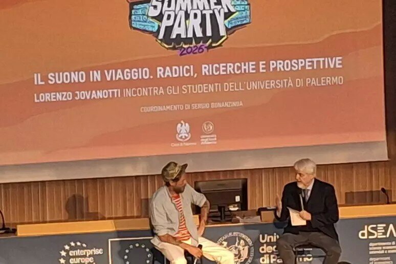 Jovanotti con gli studenti: 