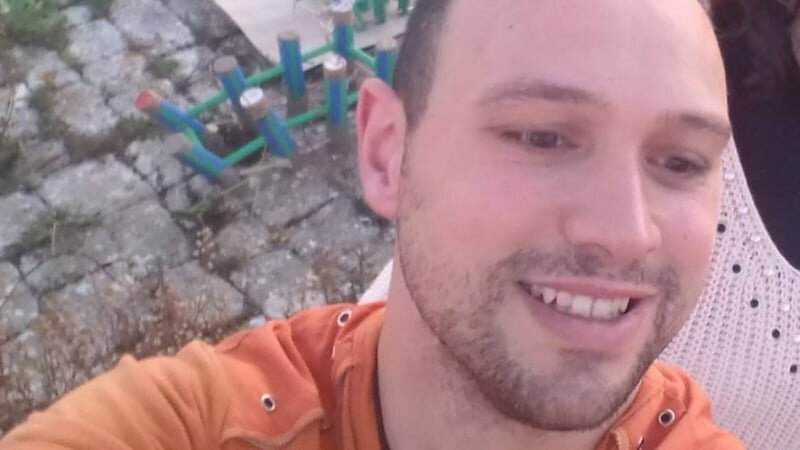 Si ustiona mentre lavora in casa: muore dopo 7 giorni