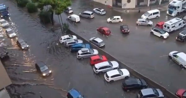 C'&egrave; il temporale: acqua alta a Palermo