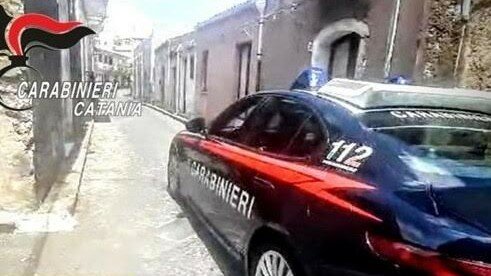 Trascina carabiniere e scappa, preso il catanese alterato Trascina carabiniere e scappa, preso il catanese alterato