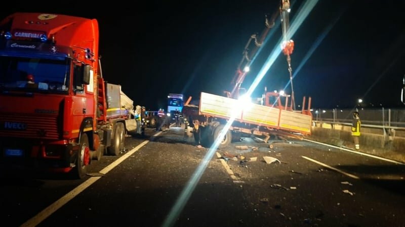 Incidente su bus migranti, morti due autisti