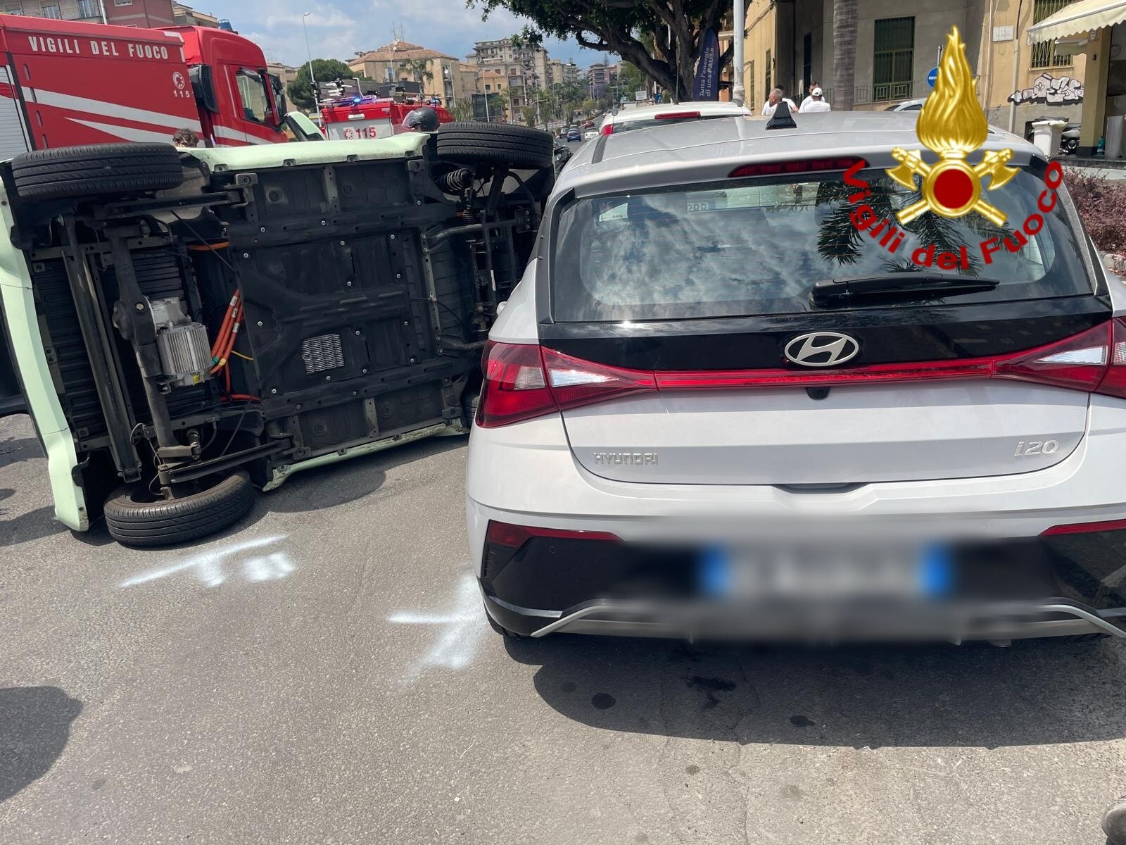 La mini car si ribalta in via Giuffrida