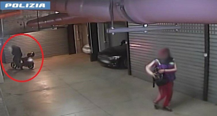 Svuotavano garage condominiali a Catania