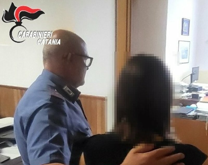 Picchiata dal fidanzato, i vicini chiedono aiuto Picchiata dal fidanzato, i vicini chiedono aiuto