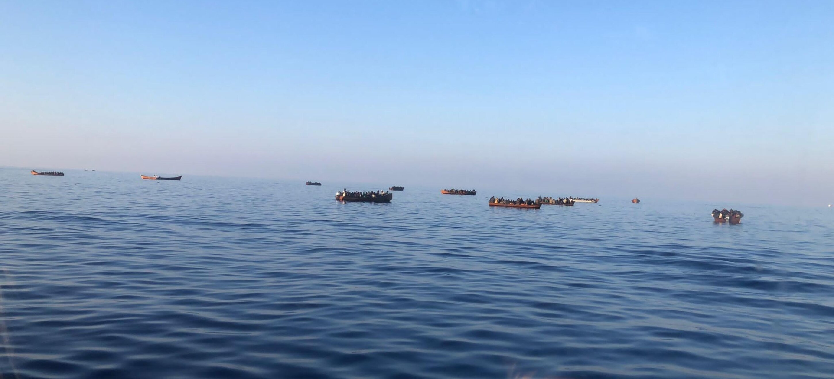 Cento sbarchi in 24 ore: "Lampedusa non regge"